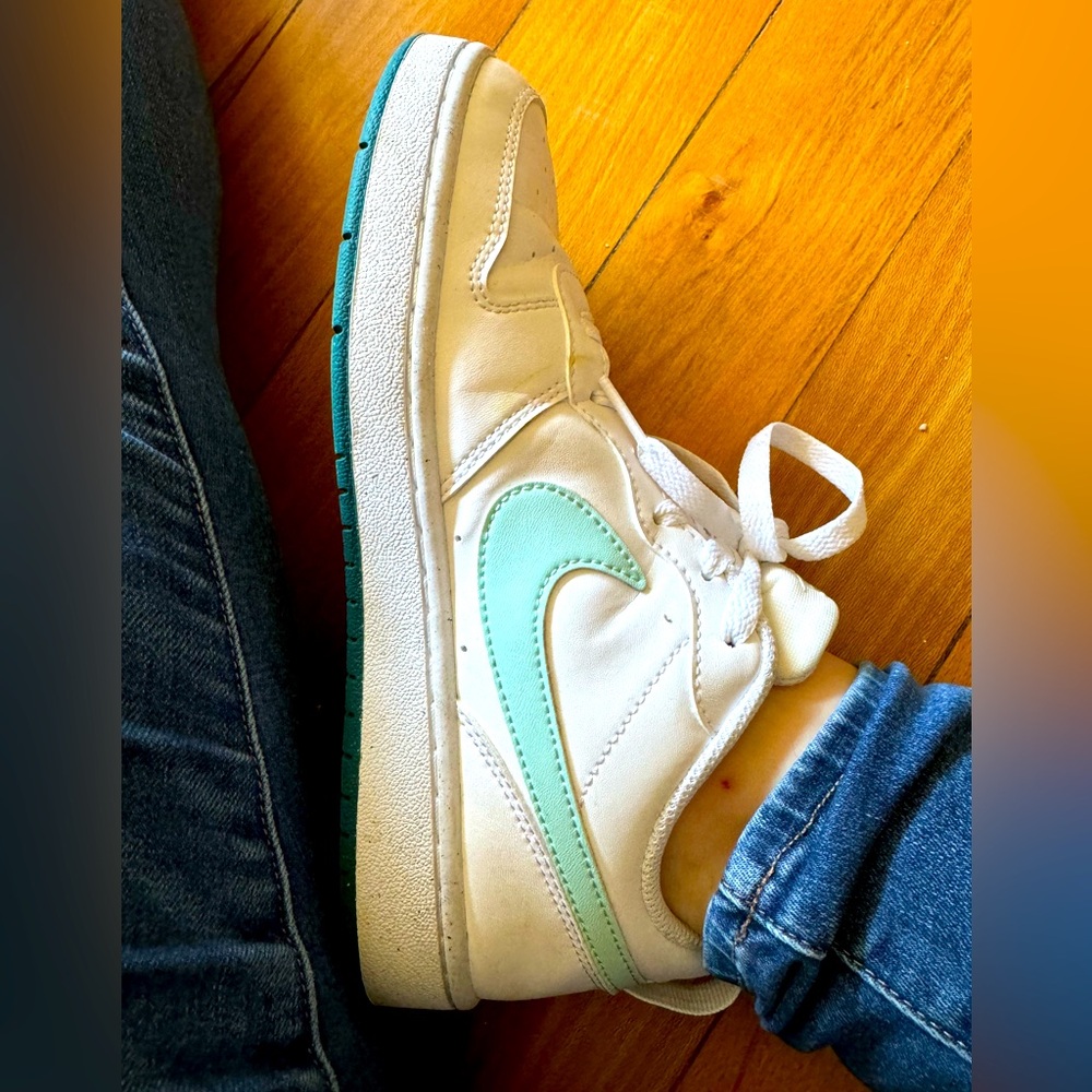 Nike Women’s size 9 low Air Force Turquoise